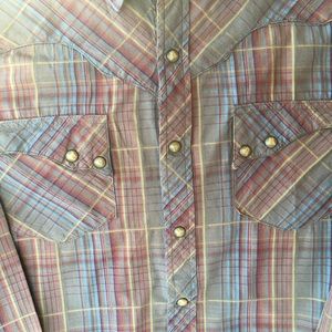 Wrangler Retro wear premium shirts Size Medium previously owned. Great shape